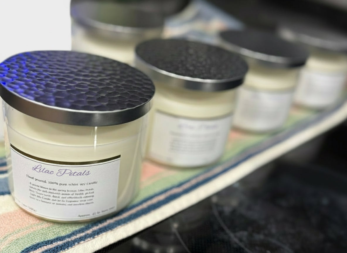 Lilac Petals 14oz candle
